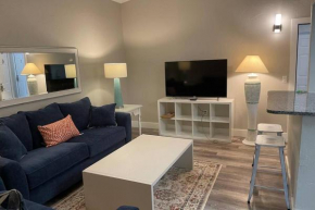 Siesta Key Village-Suite #4: A block to the Beach!